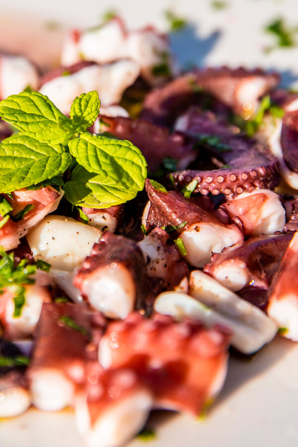 Loistava alkupala Italiasta - mustekalan salaatti